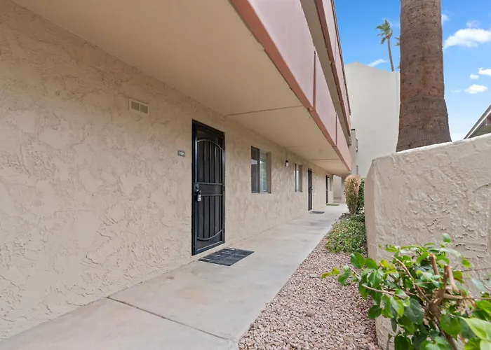 Cozy 2br W Pool Near Old Town