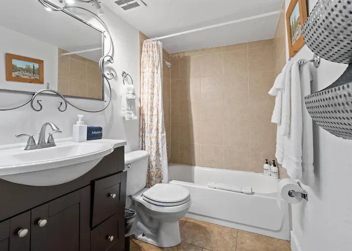 Cozy 2br W Pool Near Old Town Holiday home