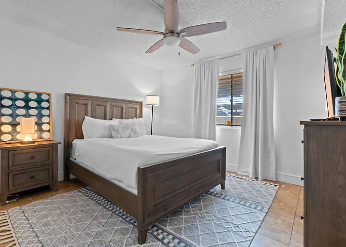 Cozy 2br W Pool Near Old Town Holiday home *