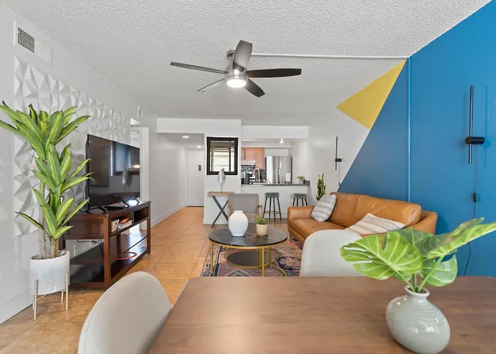 Cozy 2br W Pool Near Old Town