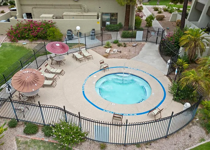 Cozy 2br W Pool Near Old Town *