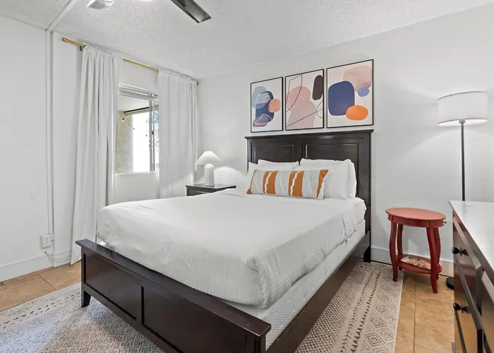 Cozy 2br W Pool Near Old Town